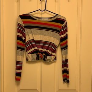 Long sleeve, multicolor, crop top.